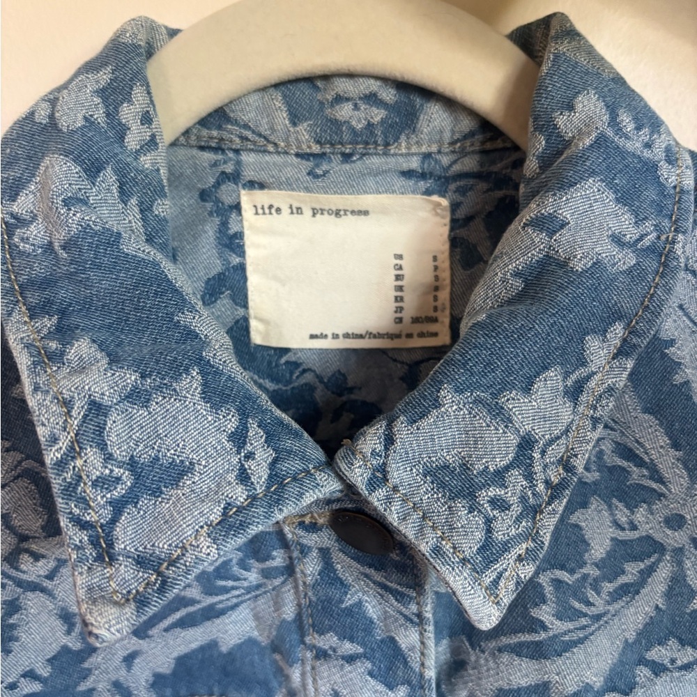 Denim Vest with Damask Pattern - Picture 3 of 4
